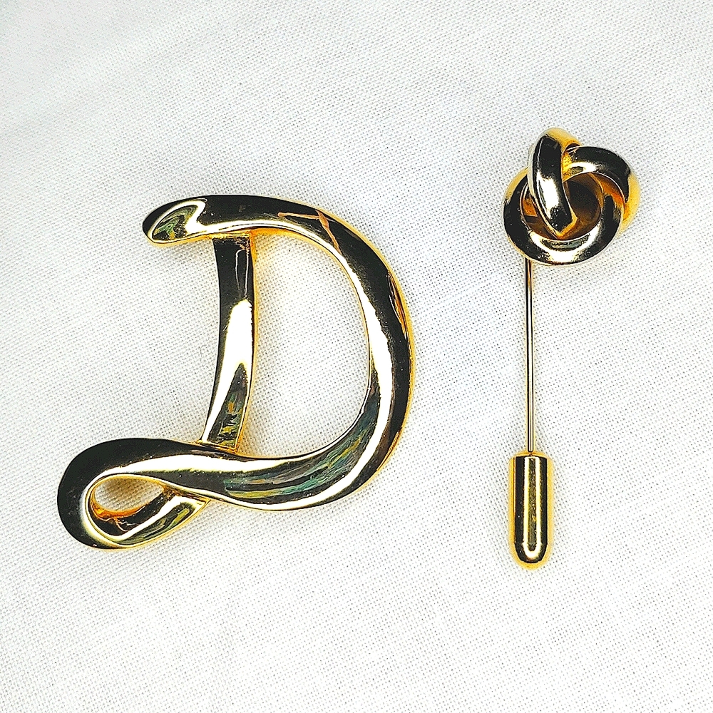 🌻$5! 2 Goldtone Brooches